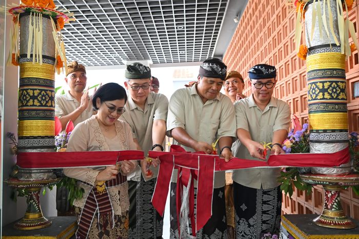 PT Adira Dinamika Multi Finance Tbk (Adira Finance) meresmikan Grha Adira di Jl. Mahendradatta, Denpasar Barat