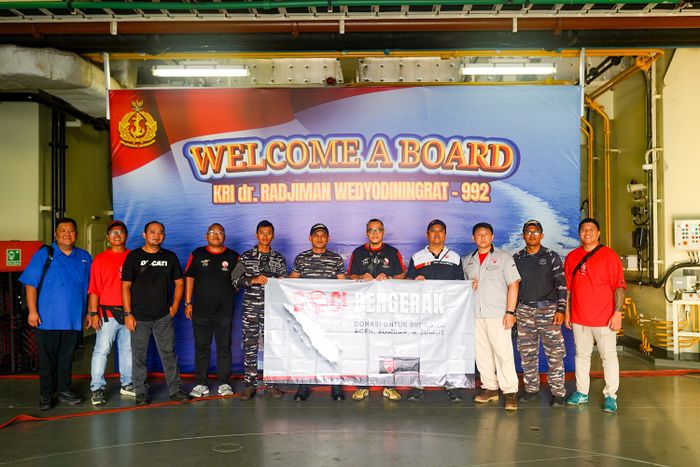 DOCI Serahkan Bantuan Donasi untuk Sumatera ke TNI AL