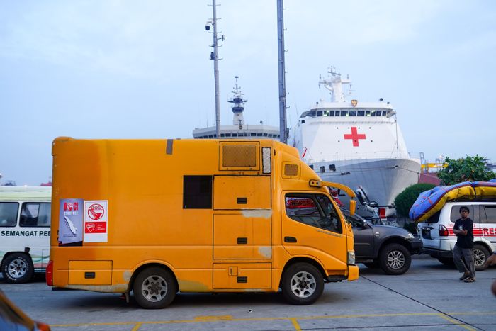 DOCI Serahkan Bantuan Donasi untuk Sumatera ke TNI AL