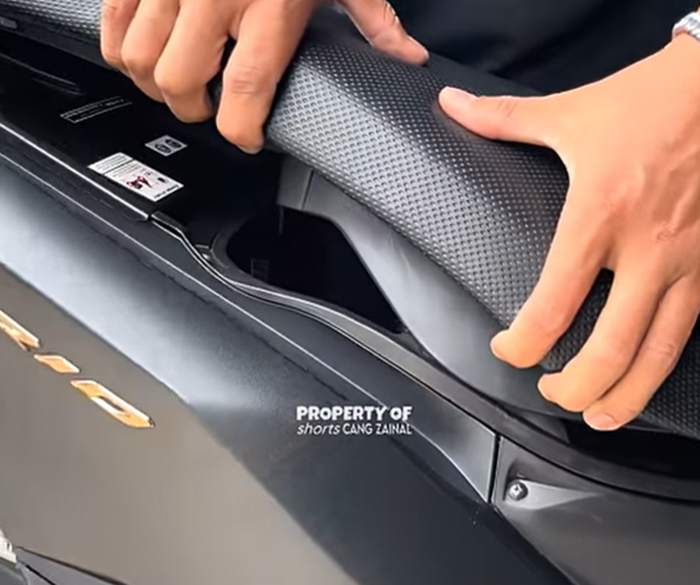 Jok yang diangkat paksa bisa membuat celah yang lumayan besar