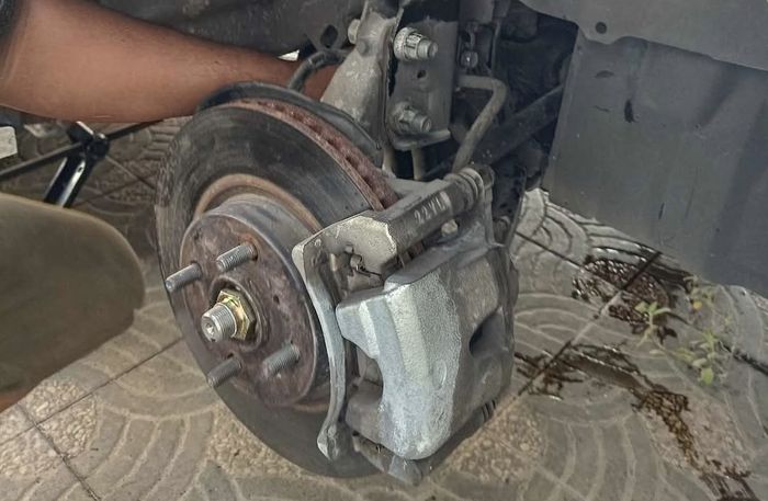 Ternyata Rem Mobil Harus Dicek Ulang Setelah Terendam Banjir!