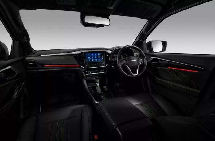 area dasbor Isuzu MU-X RS model 2025