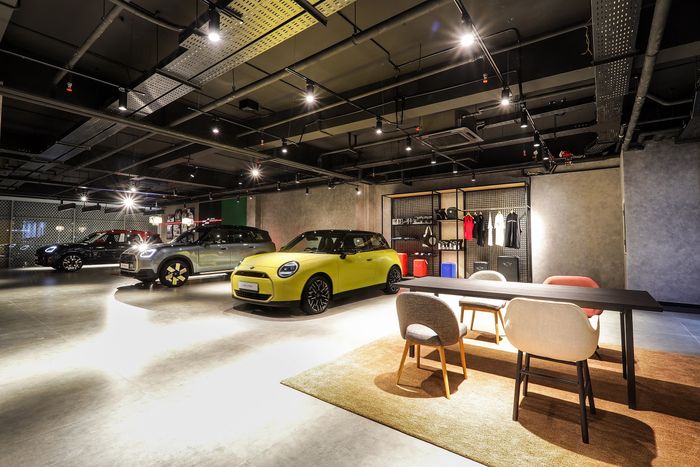 Produk yang ada di dealer integrasi BMW MINI Tunas Bekasi