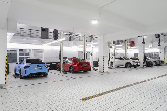 Area workshop layanan purna jual dealer BMW MINI Tunas Bekasi