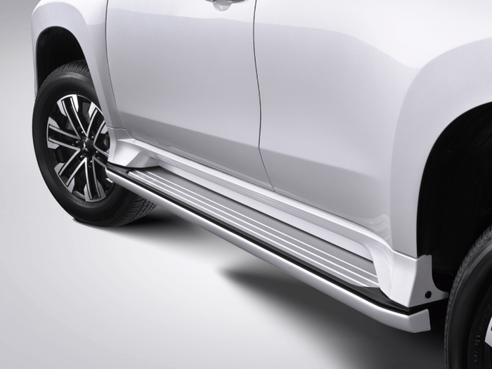 Side step garnish Mitsubishi Pajero Sport