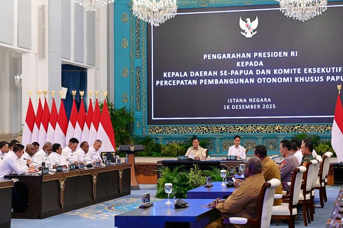 Pengarahan Presiden Prabowo Subianto dalam rapat percepatan pembangunan Papua, (16/12/25)