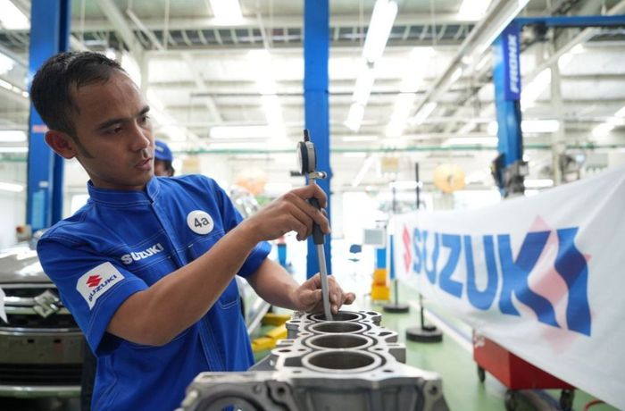 PT SIS  memberikan subsidi jasa servis dan diskon sparepart untuk konsumen motor Suzuki yang terkena dampak banjir di Sumatera