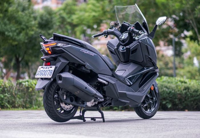 buritan SYM Cruisym 300 model 2026