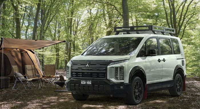 Mitsubishi Delica D 5 dengan paket kustomisasi
