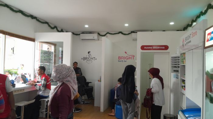 Pertamina Patra Niaga menghadirkan program Serambi MyPertamina di sejumlah SPBU dengan berbagai hiburan menarik dari Cukur hingga kursi pijit