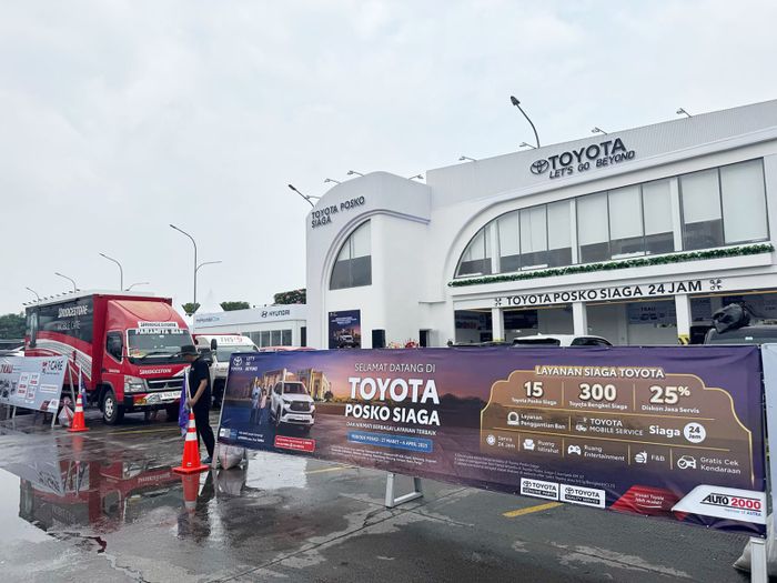 Bridgestone hadirkan Tire Check Service (TCS) di Rest Area Tol Cikampek KM 57 selama libur akhir tahun 2025