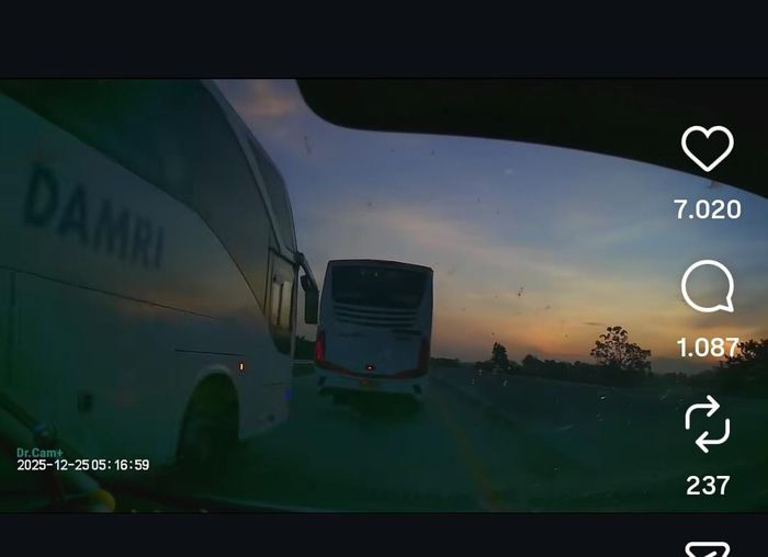 Bus Damri yang viral karena hampir menyebabkan keceakaan di ruas tol Ngawi-Kertosono.