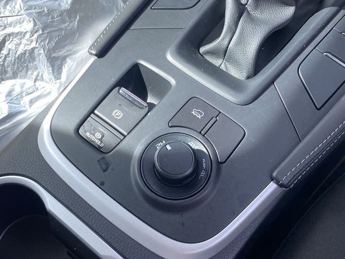 Fitur 4WD pada Isuzu MU-X untuk off-road.