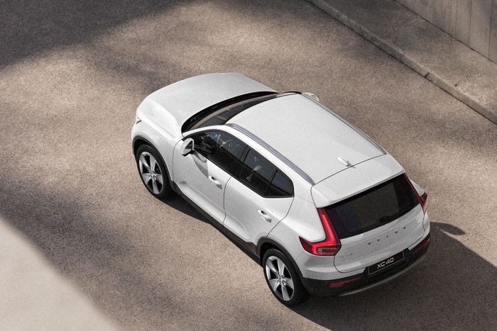 Volvo XC40 Essential B3 Selection.
