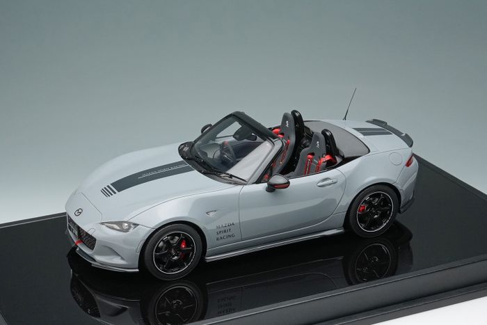Pengunjung bisa membeli merchandise Mazda Roadster 12R.
