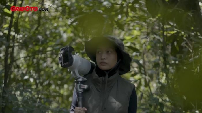 Anya Cahyara punya harapan agar masyarakat Indonesia suka dan melestarikan burung-burung asli dari Indonesia 