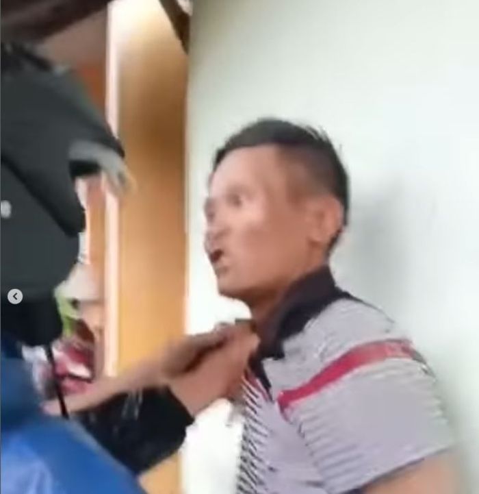 Tukang parkir di Depok, Sleman, Yogyakarta yang memukul ojek online karena enggan bayar parkir