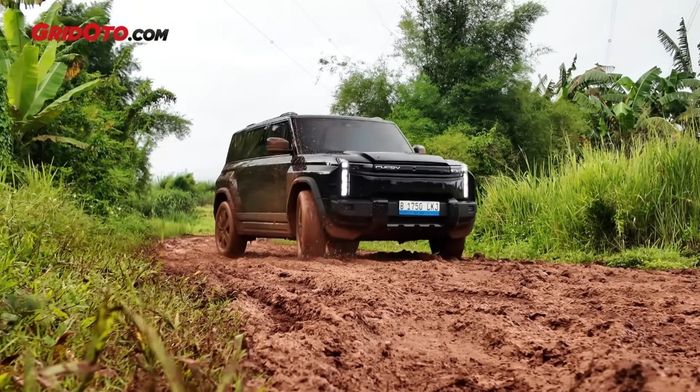 Chery J6T punya 4 roda yang bisa bergerak, memudahkan saat lewat di medan ekstrem