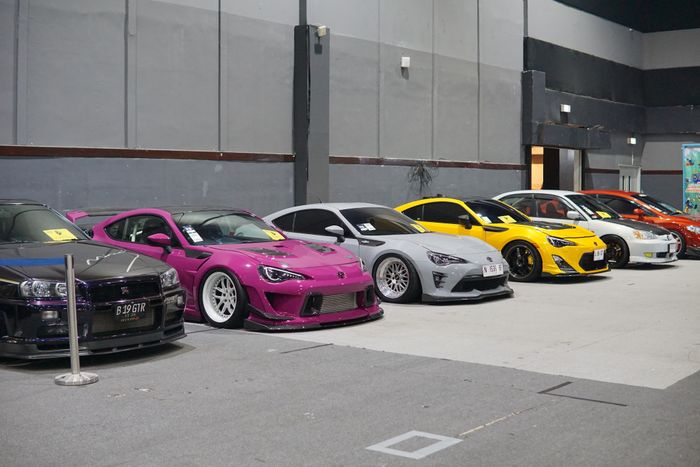 Sederet mobil karya builder Surabaya yang tampil dalam IMX Surabaya 2025