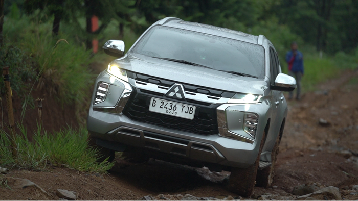Mitsubishi Pajero Sport mendukun fitur Hill Decent Control (HDC)&nbsp;  