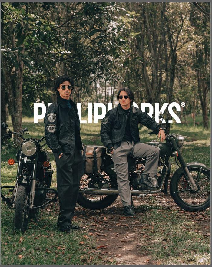 Salah satu brand yang konsisten membangun identitasnya adalah Phillip Works, apparel brand lokal yang mengusung nilai otomotif sebagai bagian dari gaya hidup, 