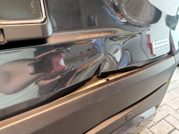 perbaikan bodi mobil penyok dengan PDR