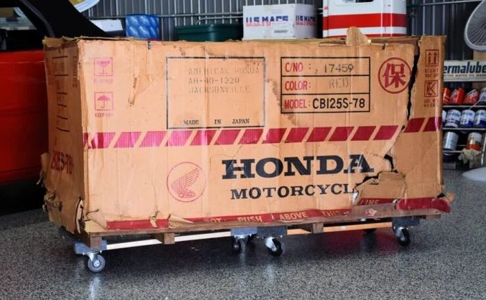 Kondisi Honda CB125S yang masih tersimpan rapi sejak 47 tahun yang lalu
