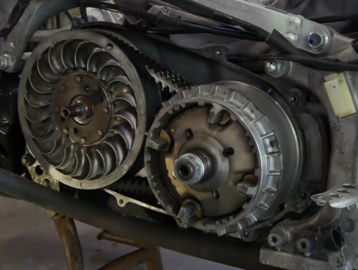 Bentuk transmisi CVT Yamaha TMAX 