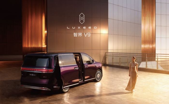 Luxeed V9 dibekali power sliding door