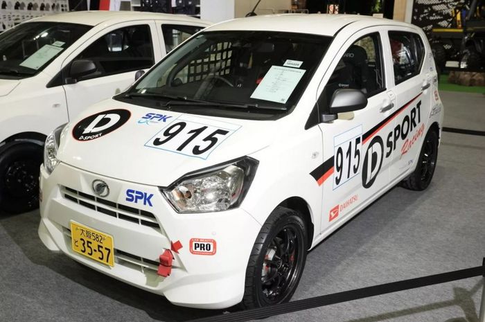 Daihatsu Mira e S D-Sport Racing versi balap