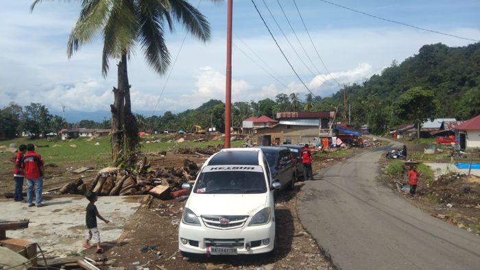 Tim relawan AXCI harus menempuh perjalanan panjang untuk menuju lokasi bencana