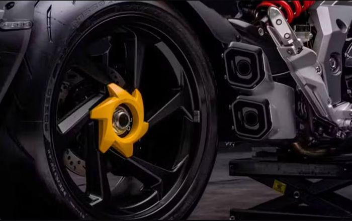 detail swing arm tunggal Cyclone RA 1000