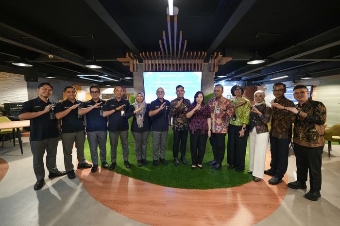 PT Jasamarga Tollroad Operator (JMTO) menggandeng PT Bank Mandiri (Persero) Tbk menghadirkan layanan top up Mandiri E-Money langsung melalui aplikasi Travoy.