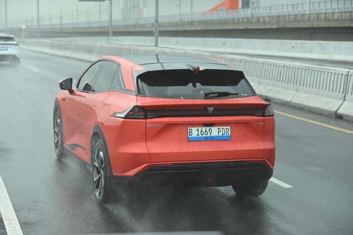 Baterai besar 79,97 kWh membuat range Deepal SO7 bisa sampai 560 km (NEDC)