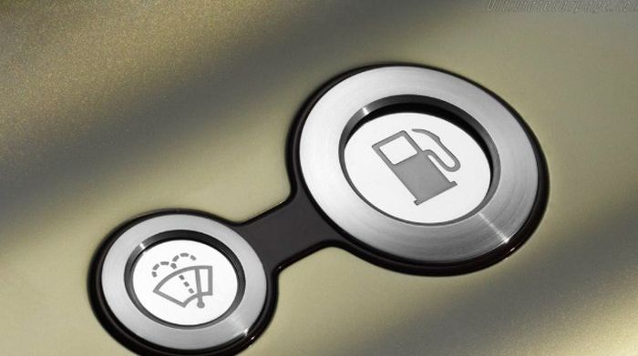 Mobil konsep Volvo yaitu YCC hanya punya lubang untuk pengisian bahan bakar dan air wiper 