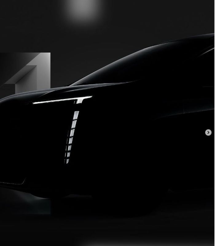 Siluet samping depan kanan calon mobil baru GAC Indonesia yang dirilis di IIMS 2026