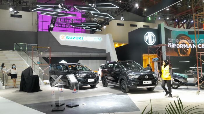 Beberapa model yang terlihat antara lain Suzuki Jimny, APV, New XL7 Hybrid, Grand Vitara, hingga Carry.