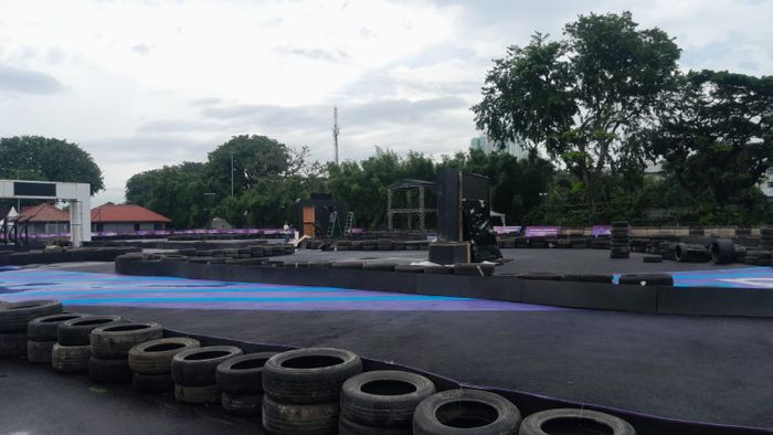 Daya tarik utama IIMS 2026 juga hadir lewat balap gokart listrik outdoor, 