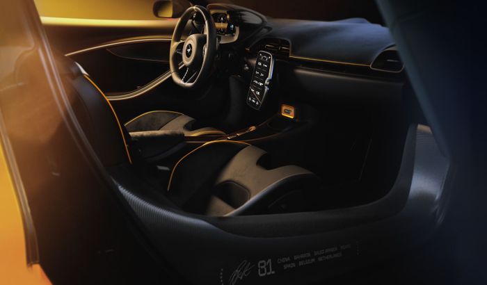 detail kokpit McLaren Artura Spider MCL39 Championship Edition