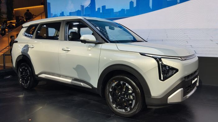 Harga Kia Carens mulai Rp 319 juta