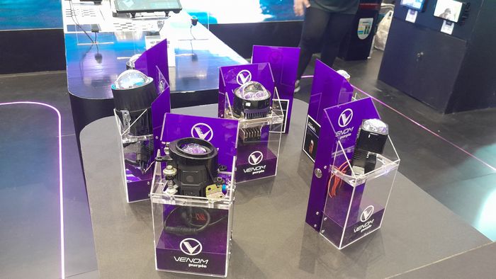 Venom Purple juga menghadirkan solusi pencahayaan kendaraan melalui fog lamp dan lampu Bi-LED.