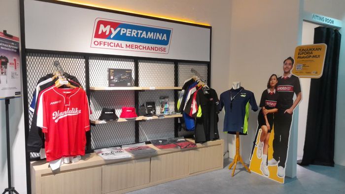Untuk penukaran merchandise, pengunjung dapat menggunakan poin MyPertamina baik melalui aplikasi dengan poin spesial event