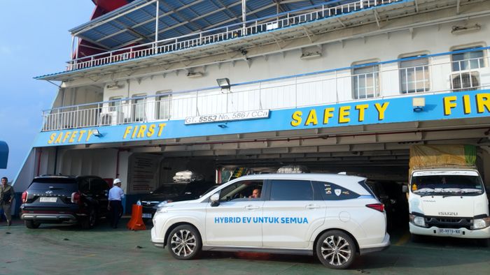 Pengujian keandalan New Veloz Hybrid EV lewat ekspedisi &ldquo;Veloz Hybrid EV Lintas Nusa&rdquo;