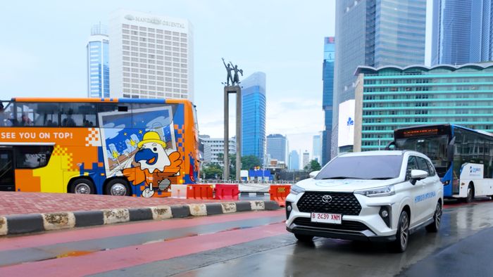 Pengujian keandalan New Veloz Hybrid EV  di jalanan perkotaan