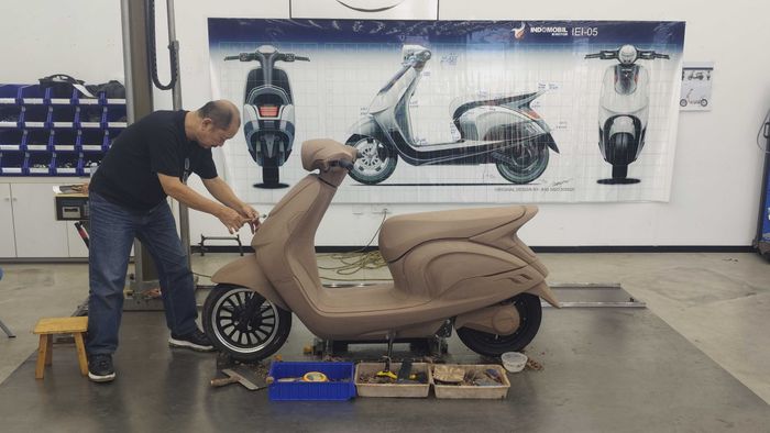 Proses finishing clay modelling Indomobil Emotor QT