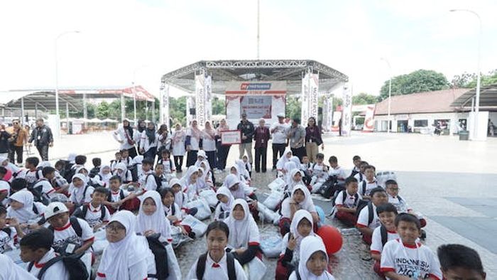 IIMS School Day Out mengundang siswa-siswi dari Sekolah Dasar Negeri (SDN) Pisangan Timur 01 untuk berkunjung ke pameran IIMS 2026