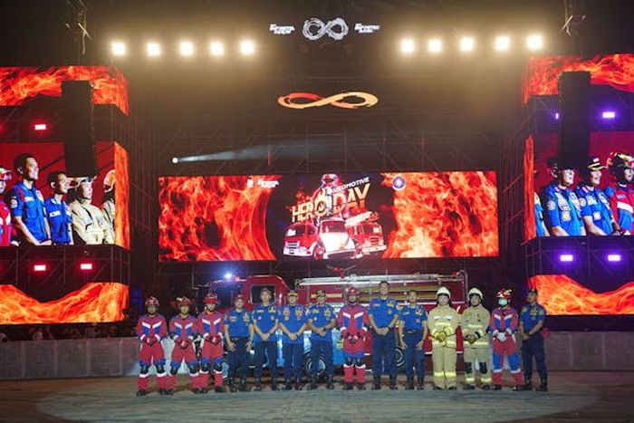 Automotive Hero Day menghadirkan aksi pemadam kebakaran dalam situasi darurat 