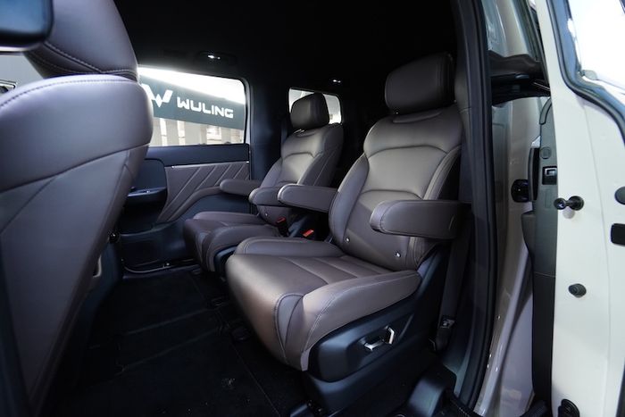 Wuling Darion dilengkapi dengan captain seat untuk memberikan kenyamanan penggunanya