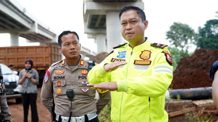 Dirgakkum Korlantas Polri, Brigjen Pol Faizal saat meninjau kesiapan Jalur Fungsional tol Japek II Selatan