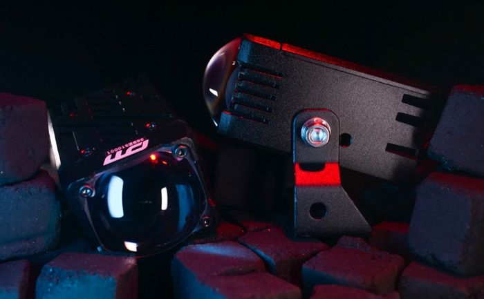 Duromoto MB1, lampu tambahan berjenis mini laser hybrid dengan output cahaya seperti biled